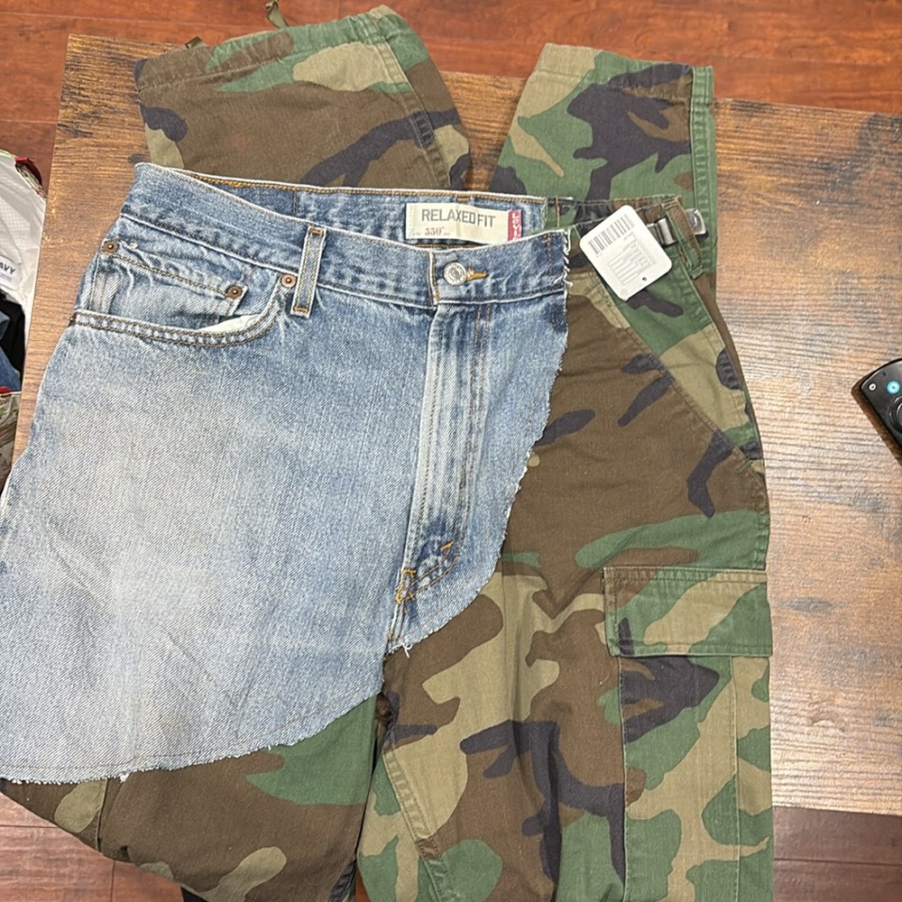 550 Levi jeans, cargo pants. Size 36w, 32L. NWT - Picture 3 of 3